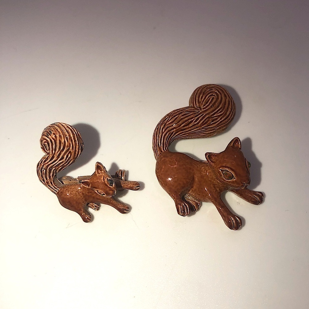 Vtg Gerry’s Brown Enamel Mom & Baby Squirrel Brooches 1.1” & .5”